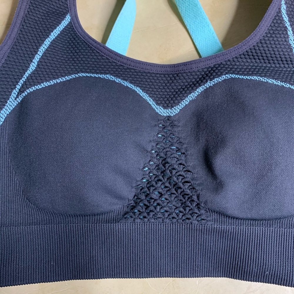 Berlei Sports Bra - Picture 3 of 14